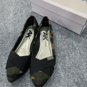 Anne Klein Women's Otavia Ballet Flats - Camo